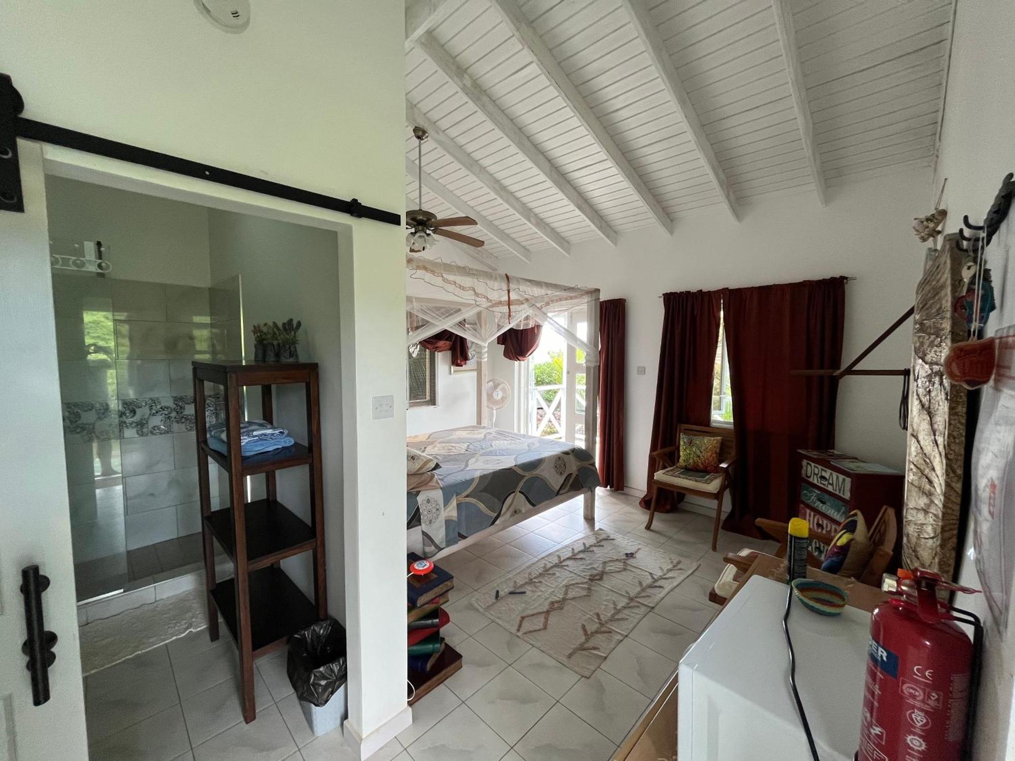 Waves Villa Guesthouse Kingstown Exterior photo