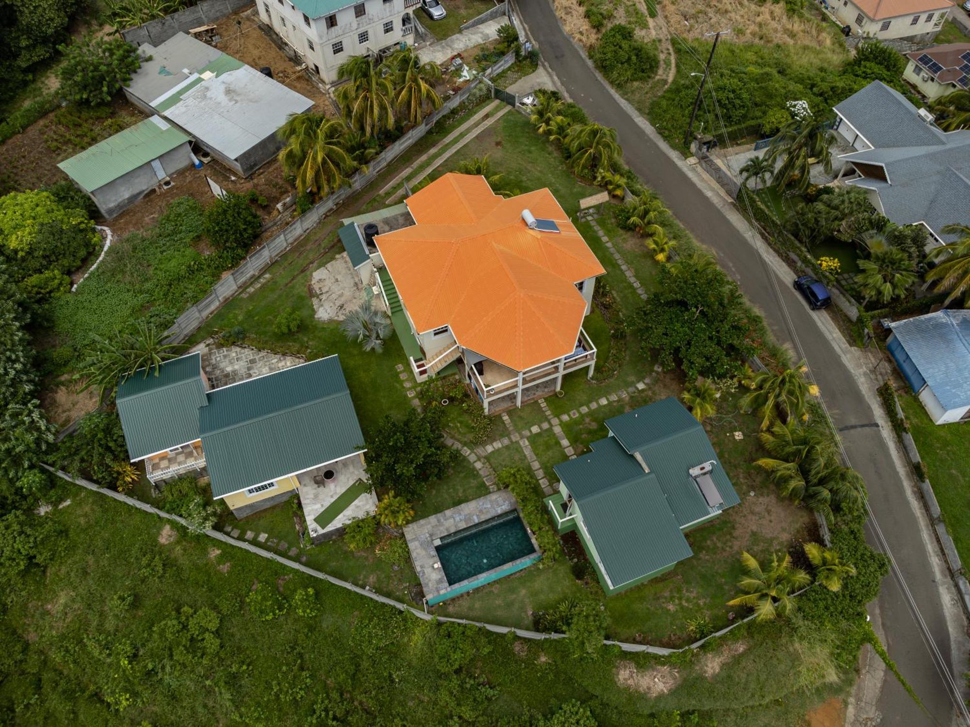 Waves Villa Guesthouse Kingstown Exterior photo
