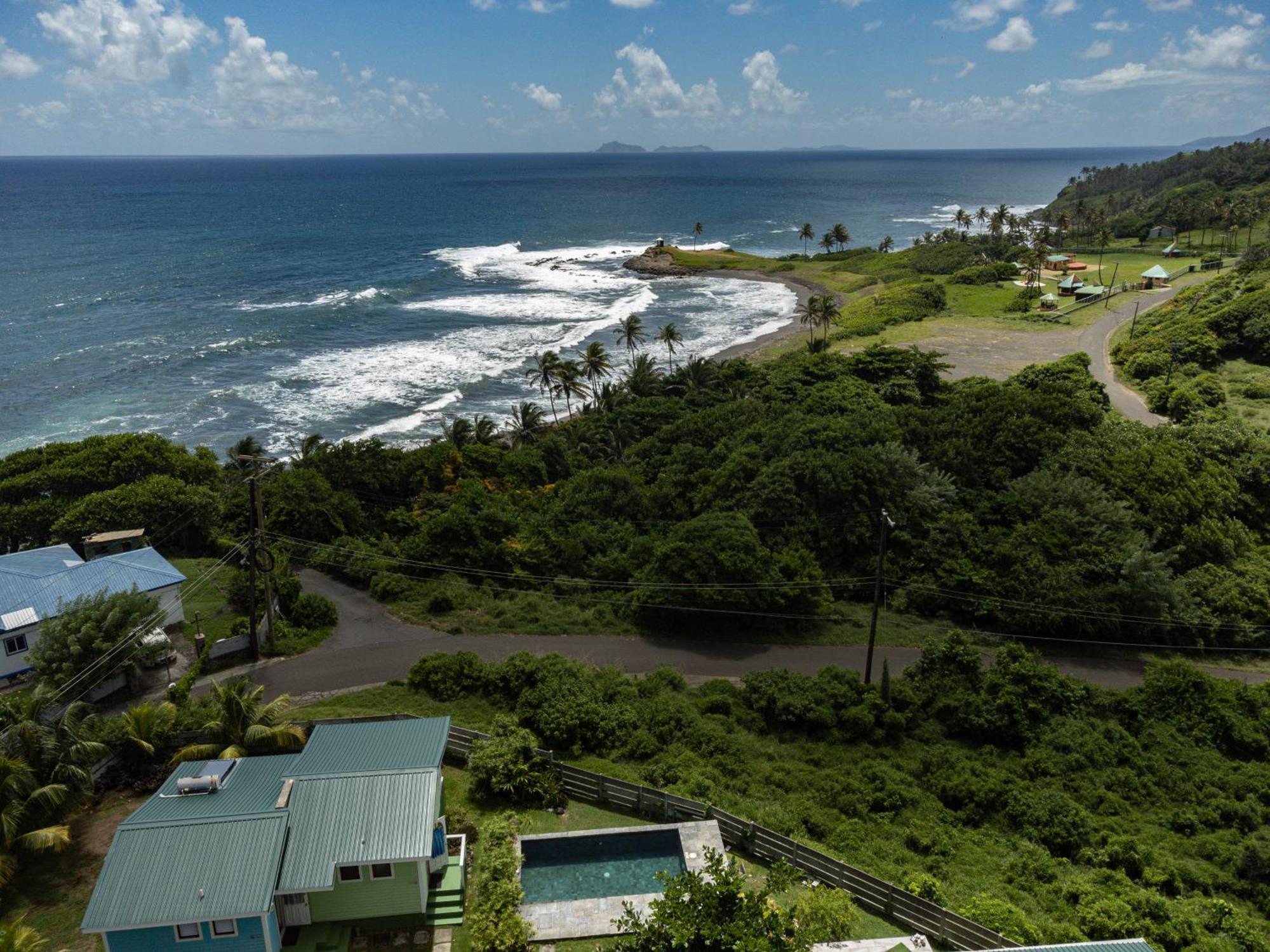 Waves Villa Guesthouse Kingstown Exterior photo