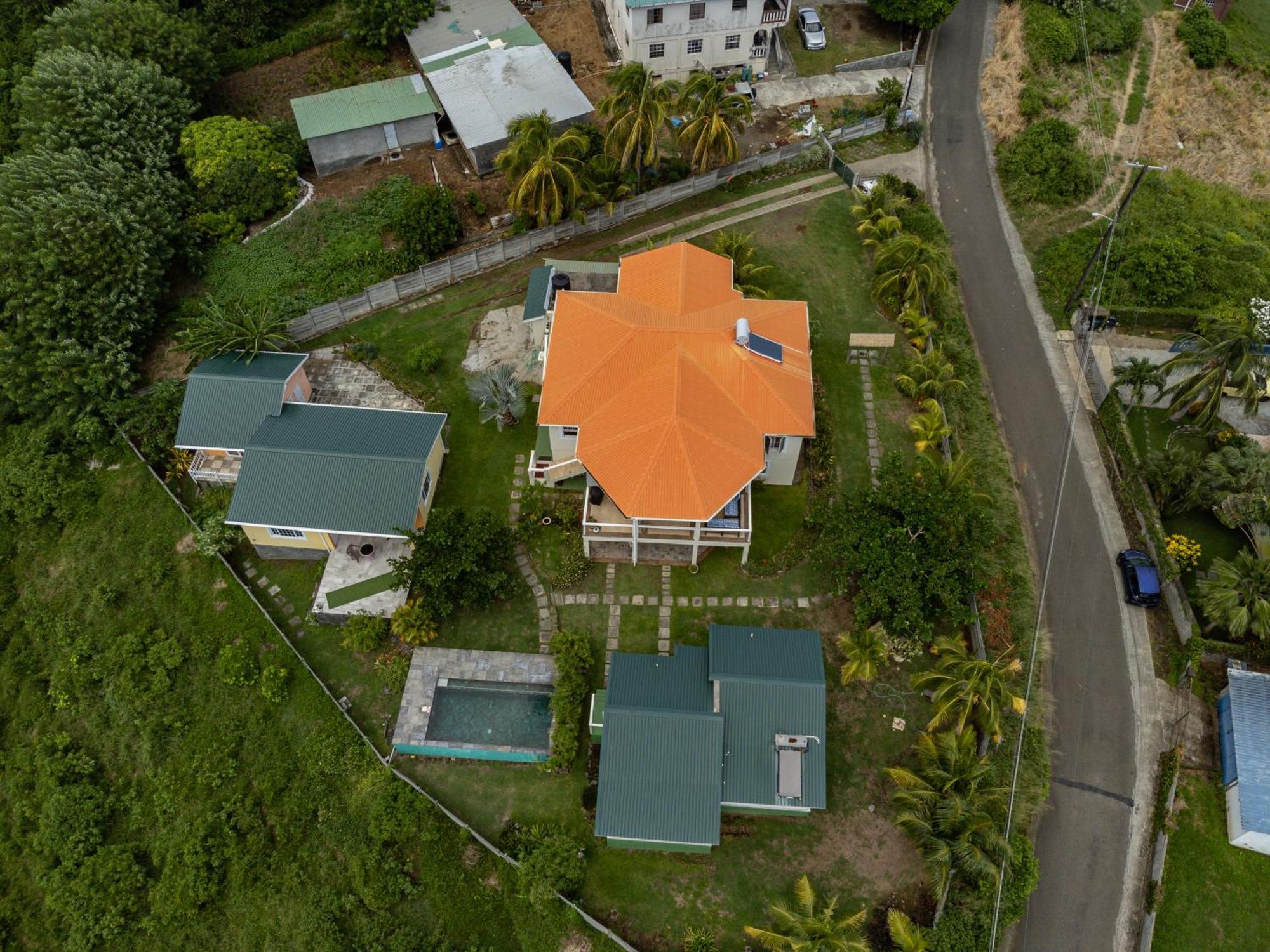 Waves Villa Guesthouse Kingstown Exterior photo