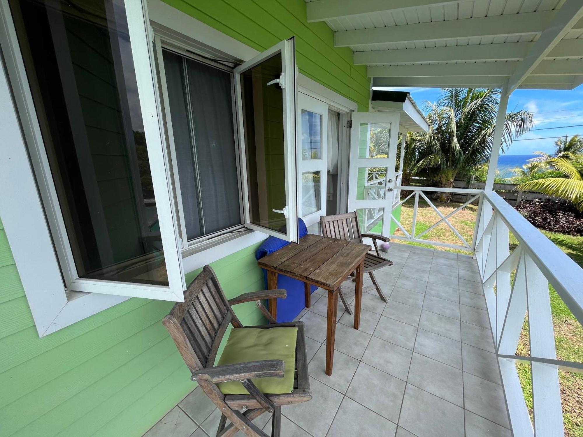 Waves Villa Guesthouse Kingstown Exterior photo